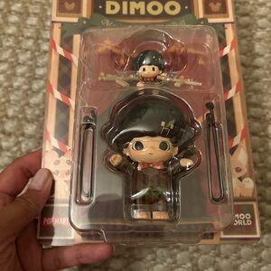 Dimoo manipulation of the doll